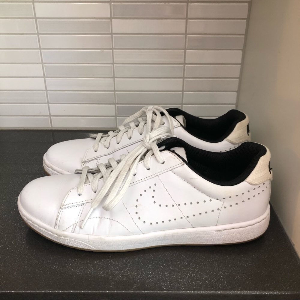 Nike Classic Ultra women’s leather sneakers